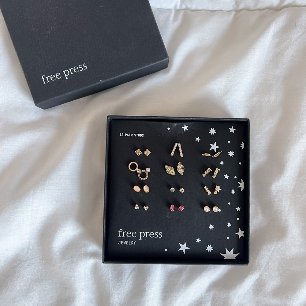 Free Press Jewelry 12 Studs Set